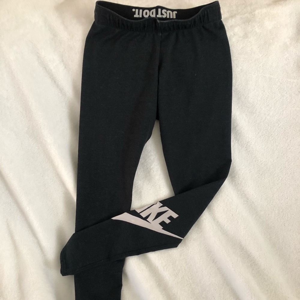 Nike Heathered Black Legging